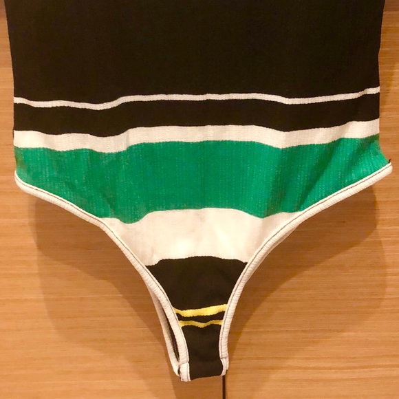 🎁 Fashion Nova Bodysuit - Picture 5 of 10